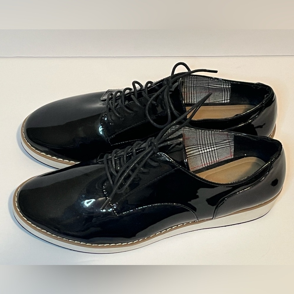 Apt.9-Women's Black Shiny Platform Lace-up Oxford Shoes